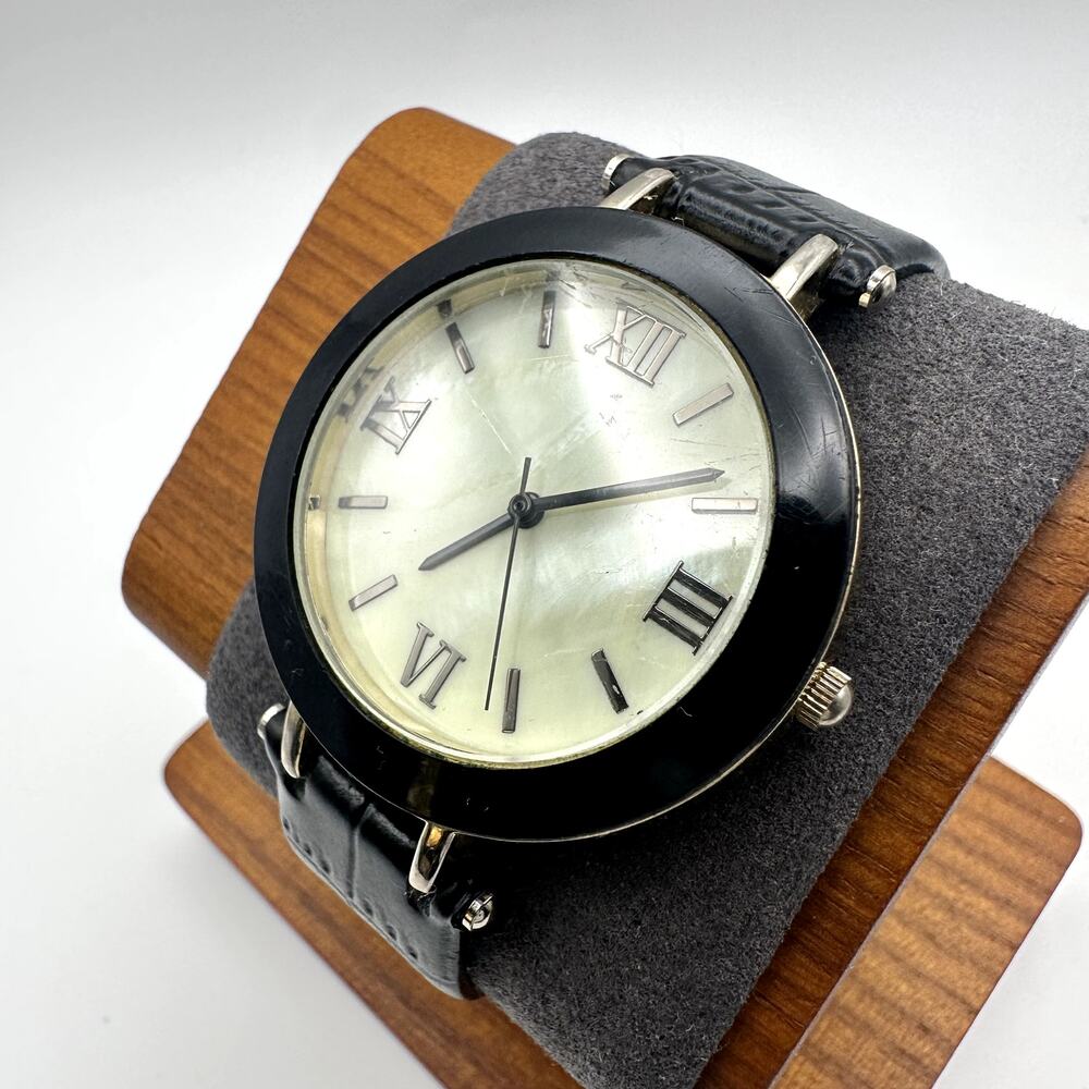 Black Strap Quartz Watch Pearlescent Dial